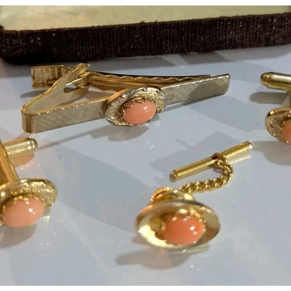 Cuff links & Tie Tack Bar Natural Pink Coral 4 PC set Gift Box Gold Tone Hawaii